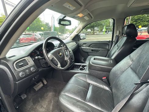 Used 2011 Chevrolet Avalanche LT w/ Luxury Package AWD/4WD image 8