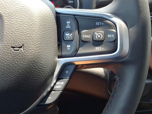 Used 2025 RAM 2500 Big Horn AWD/4WD image 9