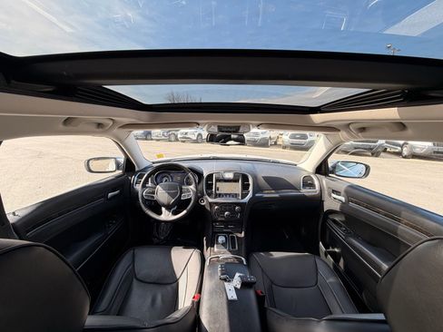 Used 2017 Chrysler 300 C w/ Safetytec Plus Group image 20