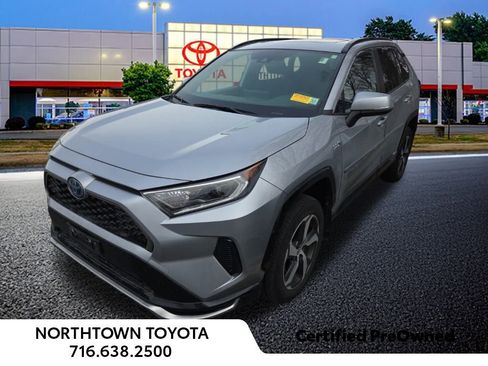 Used 2021 Toyota RAV4 SE w/ Weather & Moonroof Package image 16