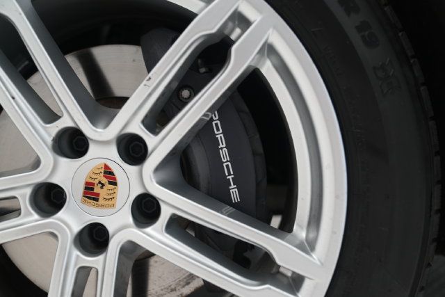 Certified 2026 Porsche Macan AWD/4WD image 15
