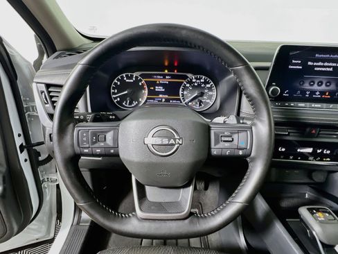 Used 2025 Nissan Rogue SV FWD image 17