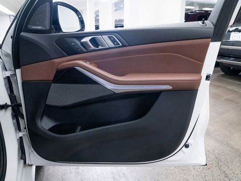 Used 2025 BMW X7 xDrive40i w/ M Sport Package image 24