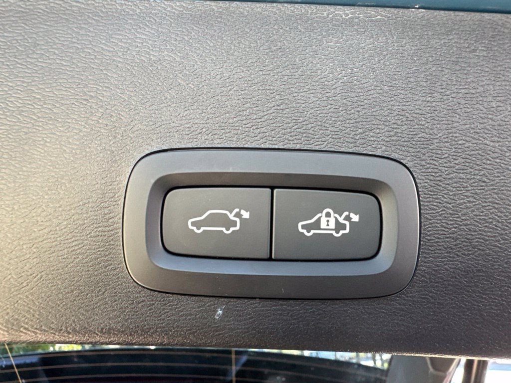 Used 2024 Volvo XC40 B5 Plus w/ Climate Package AWD/4WD image 17