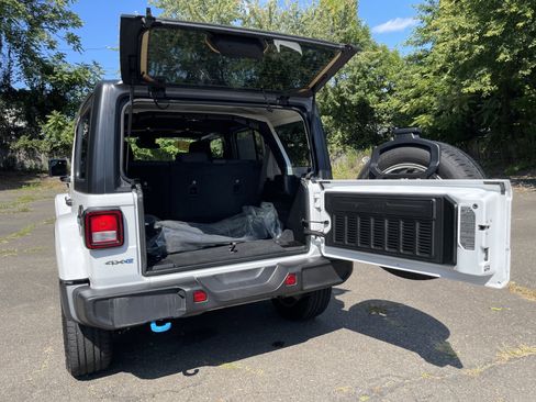 Used 2024 Jeep Wrangler Sport S w/ Convenience Group image 18