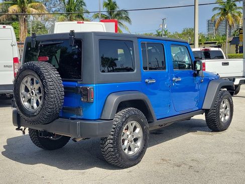 Used 2015 Jeep Wrangler Unlimited Rubicon w/ Connectivity Group AWD/4WD image 8