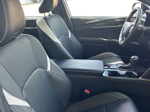 Used 2025 Toyota Camry SE image 18