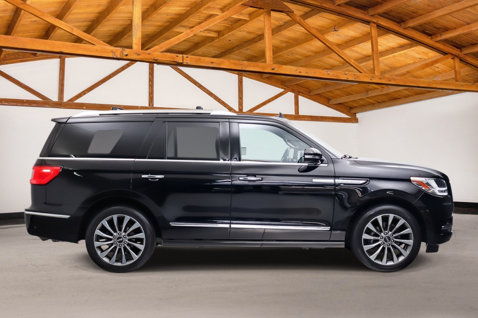 Used 2018 Lincoln Navigator Select w/ Technology Package RWD image 6