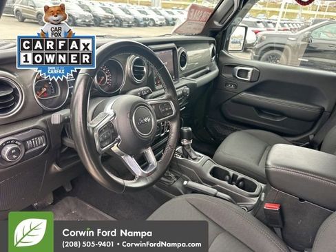 Used 2022 Jeep Gladiator Overland image 12