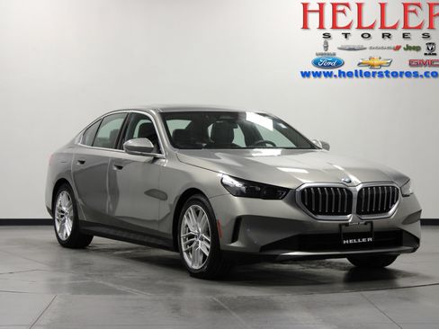 Used 2024 BMW 530i xDrive image 1