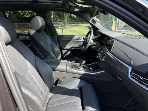Used 2022 BMW X5 xDrive40i w/ Premium Package image 12