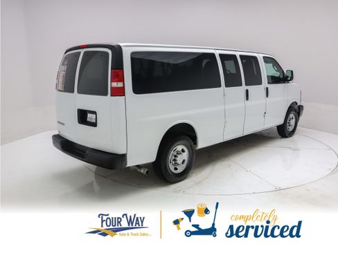 Used 2017 Chevrolet Express 3500 LS RWD image 4