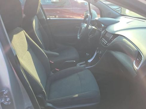 Used 2020 Chevrolet Trax LS FWD image 7