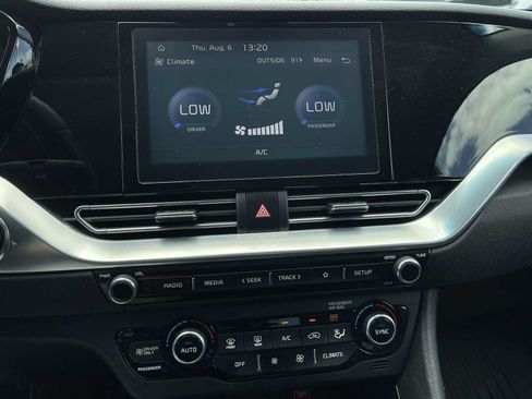 Used 2022 Kia Niro LXS FWD image 17