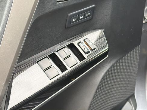 Used 2018 Toyota RAV4 Limited image 22