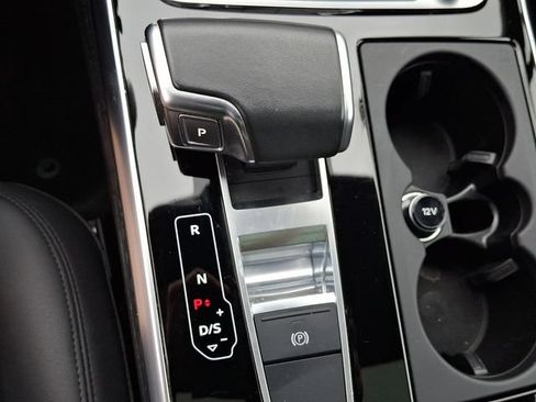 Used 2021 Audi Q7 3.0T Premium Plus w/ Premium Plus Package AWD/4WD image 16