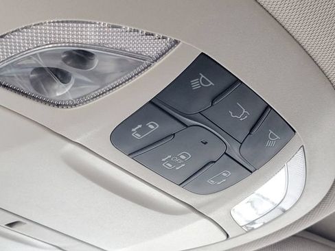 Used 2023 Chrysler Pacifica Touring-L FWD image 23