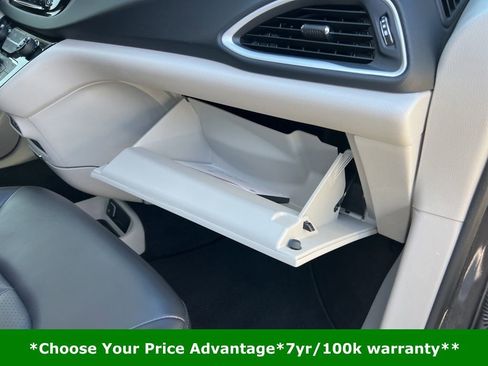 Certified 2023 Chrysler Pacifica Touring-L image 28