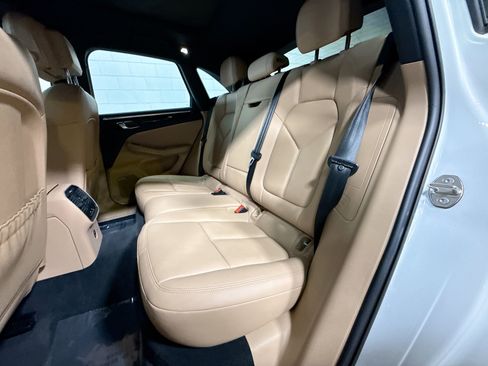 Certified 2022 Porsche Macan image 21