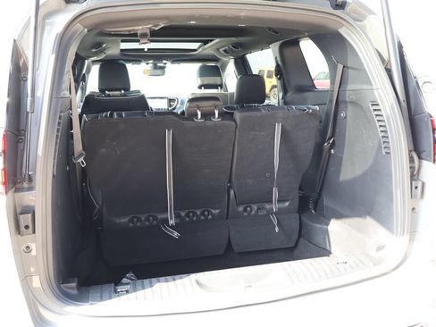 Used 2025 Chrysler Pacifica Limited FWD image 15