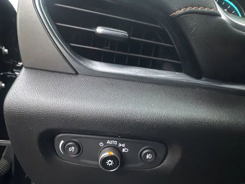 Used 2018 Chevrolet Traverse LT image 12