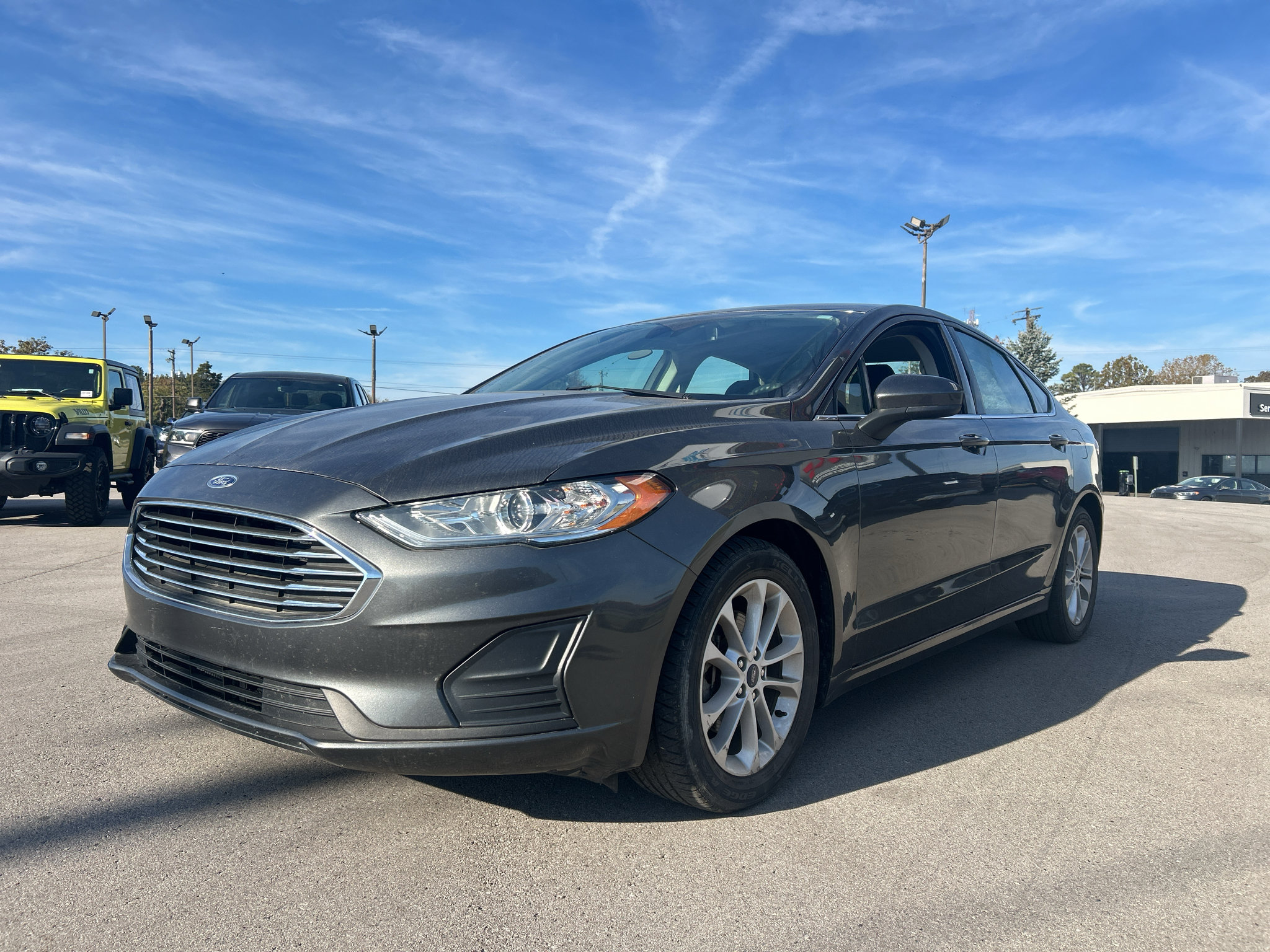 Used 2020 Ford Fusion SE FWD image 2