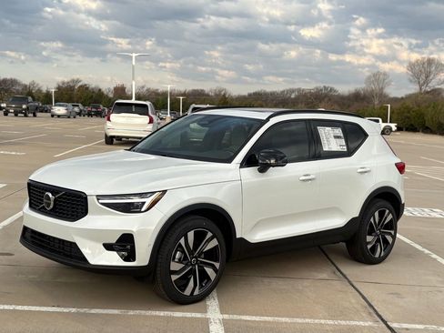 New 2026 Volvo XC40 B5 Ultra w/ Protection Package Premier AWD/4WD image 3