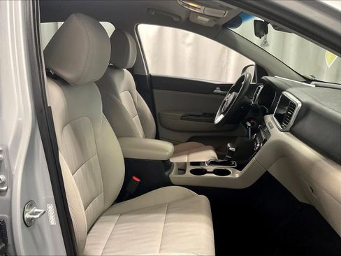 Used 2020 Kia Sportage LX image 11