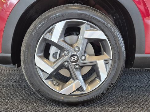 Used 2025 Hyundai Venue SEL FWD image 10