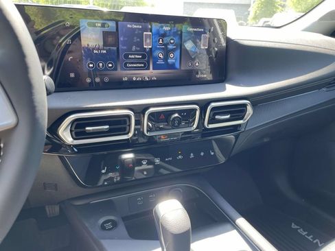 New 2026 Nissan Sentra SV w/ SV Convenience Package FWD image 22