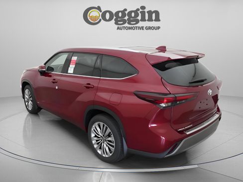 New 2026 Toyota Highlander Platinum AWD/4WD image 9
