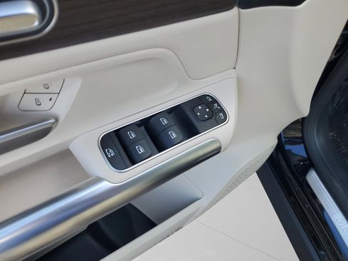 Certified 2025 Mercedes-Benz GLA 250 image 34