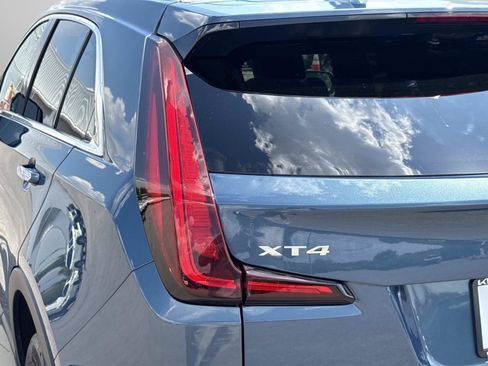 Used 2024 Cadillac XT4 Luxury w/ Cold Weather Package FWD image 10