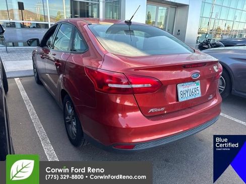 Used 2018 Ford Focus SE w/ SE Appearance Package FWD image 9
