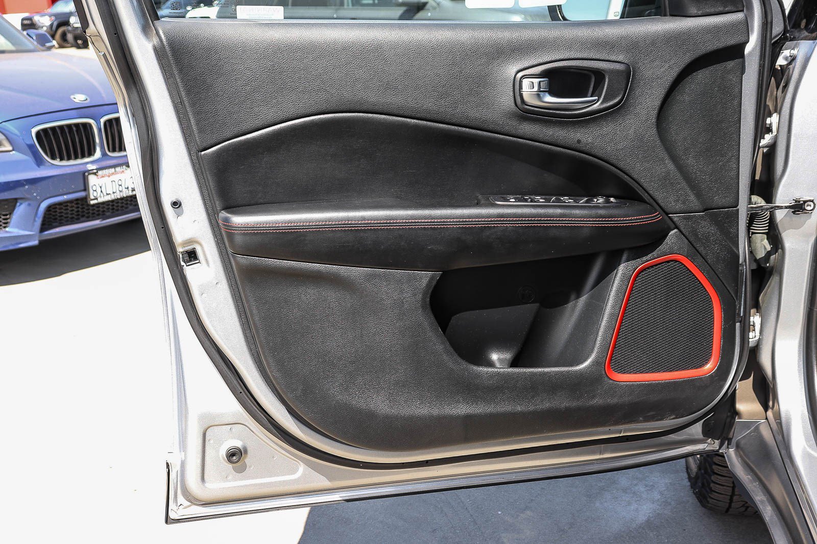 Used 2019 Jeep Compass Trailhawk AWD/4WD image 25