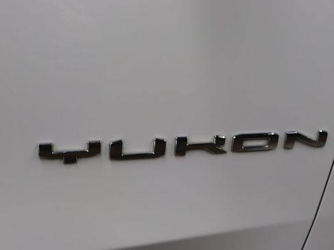 Used 2021 GMC Yukon XL SLT w/ SLT Premium Package RWD image 10