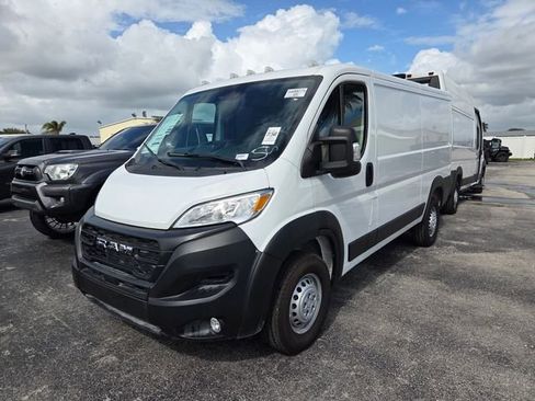 Used 2025 RAM ProMaster 2500 w/ Convenience Group FWD image 3