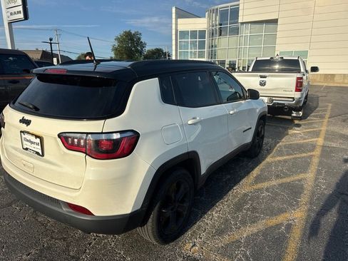 Used 2018 Jeep Compass Latitude FWD image 6