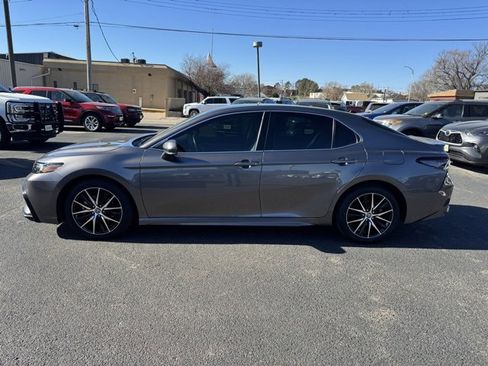 Used 2022 Toyota Camry SE image 6