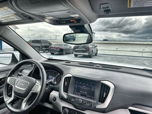 Used 2024 GMC Terrain SLE image 32