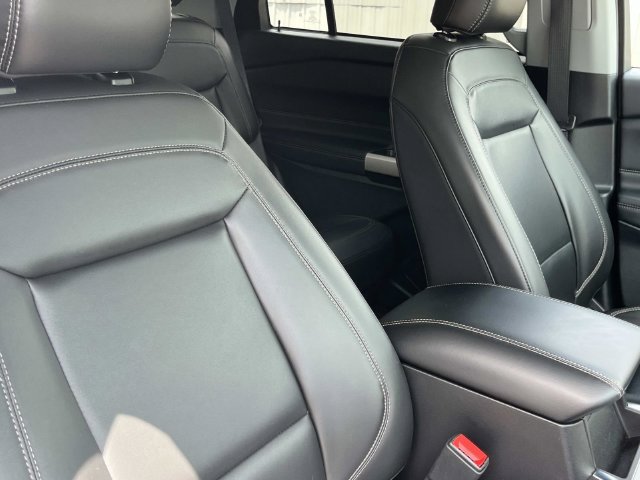 Used 2024 Ford Explorer XLT w/ Equipment Group 202A AWD/4WD image 27