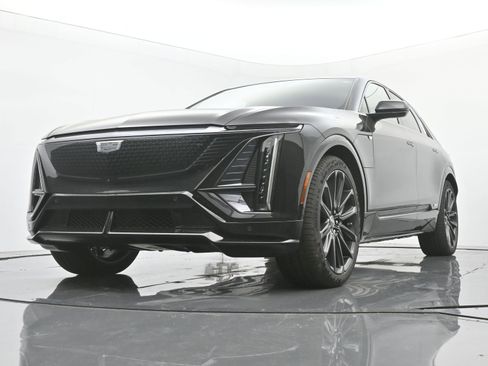 New 2026 Cadillac Lyriq V image 15