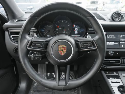 Used 2022 Porsche Macan image 8