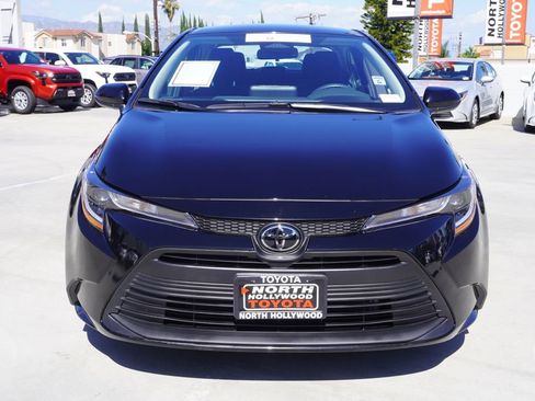 Certified 2025 Toyota Corolla LE image 3