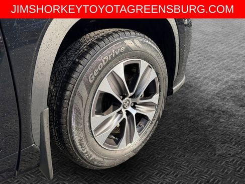 Used 2023 Toyota Highlander XLE AWD/4WD image 11