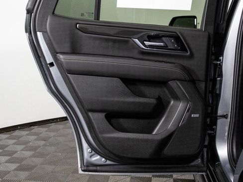 Used 2025 GMC Yukon Elevation image 35