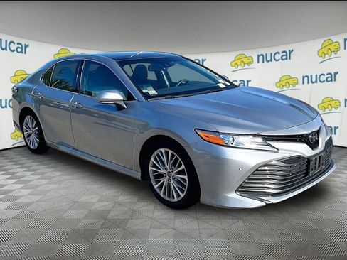 Used 2018 Toyota Camry XLE FWD image 1