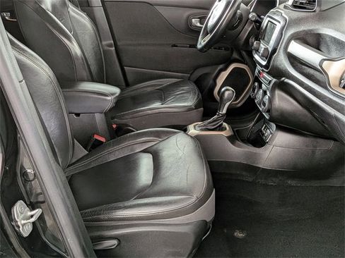 Used 2015 Jeep Renegade Limited image 28
