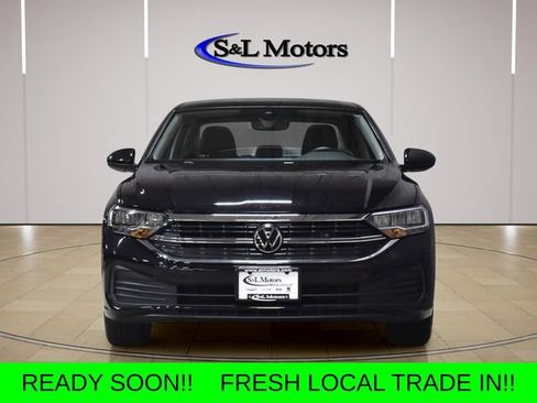 Used 2023 Volkswagen Jetta SE FWD image 2