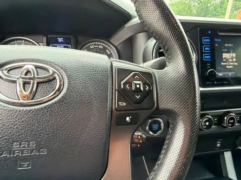 Used 2017 Toyota Tacoma TRD Sport w/ Tow Package (A/T) AWD/4WD image 16